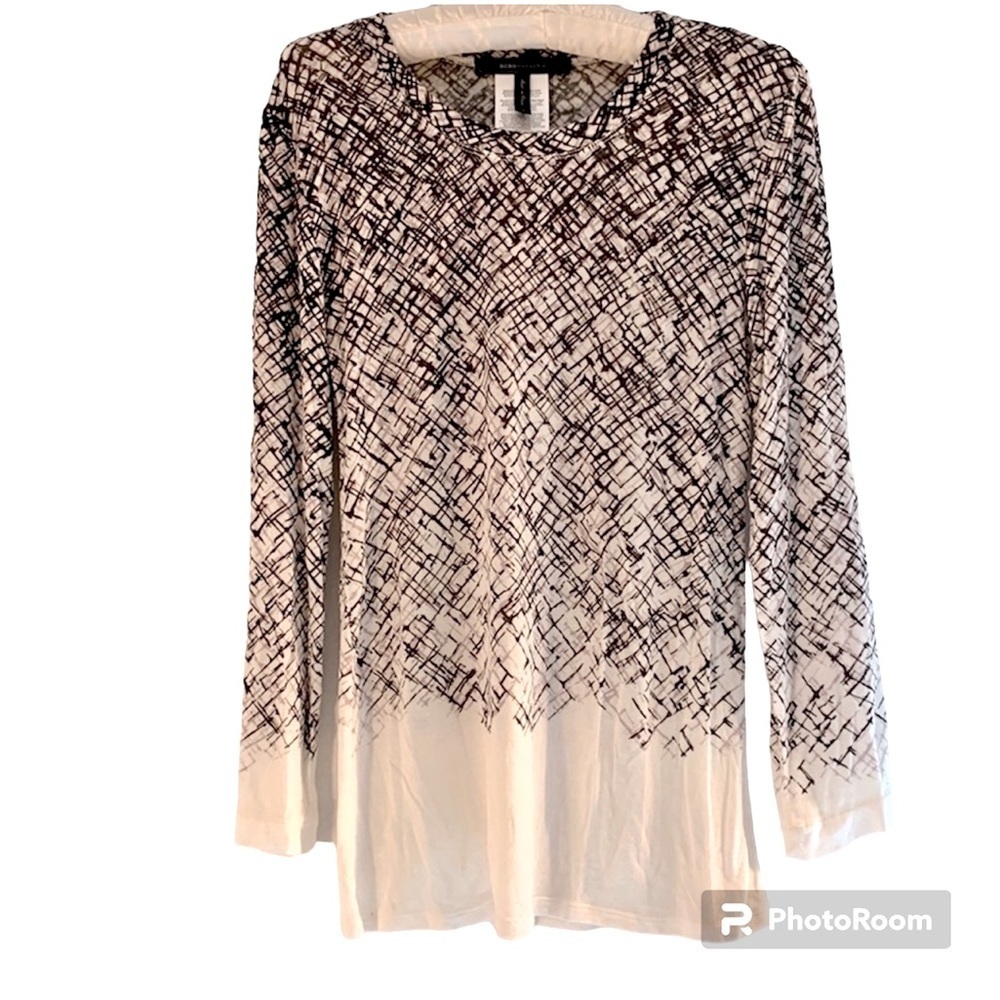 BCBGMAXAZRIA size large long sleeve pull over crewneck made of soft modal fabric